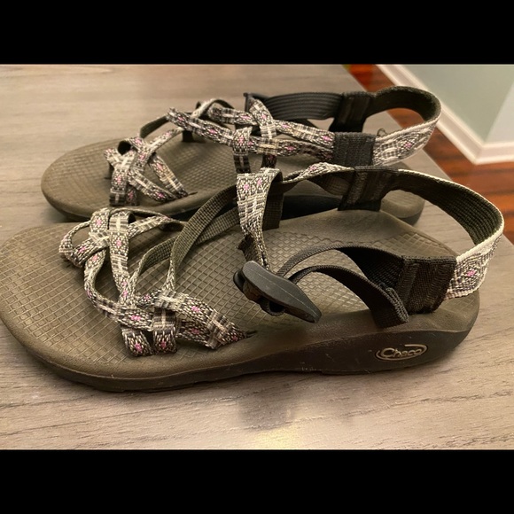 Woman’s chacos - Picture 2 of 3